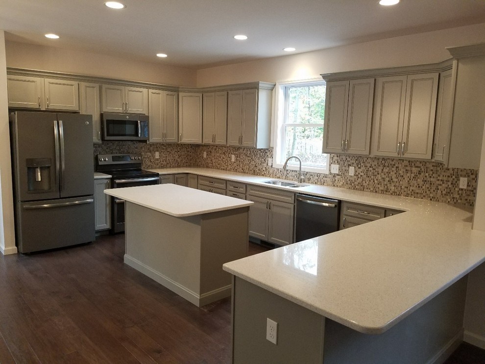 Kitchen - transitional kitchen idea