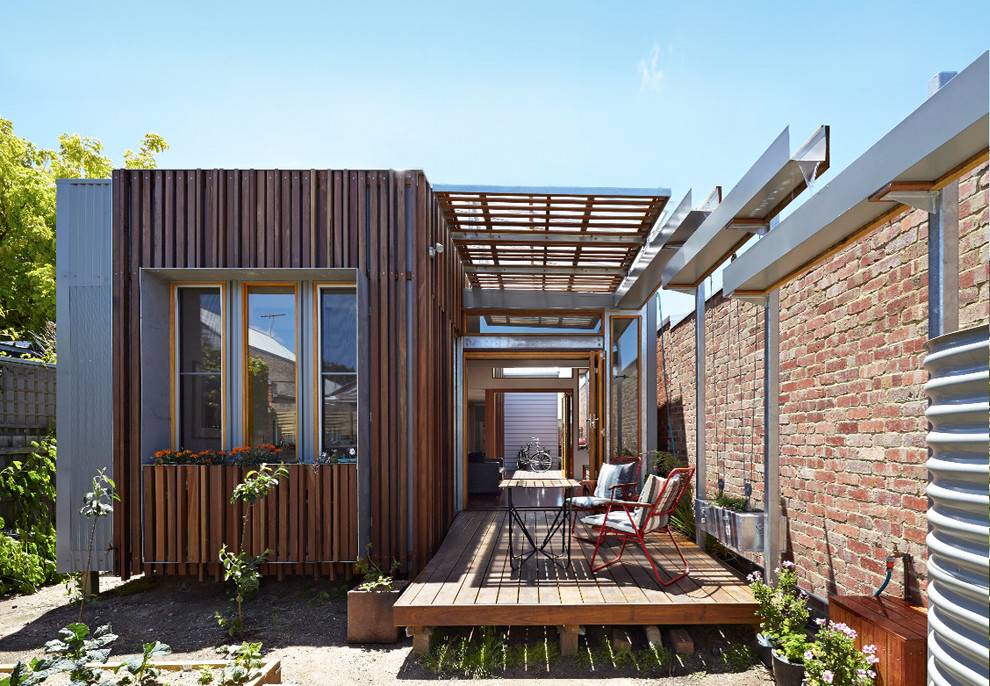 Inspiration for a contemporary one-storey exterior in Melbourne with mixed siding.