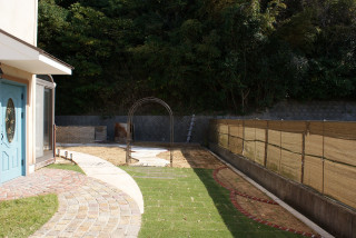 Bordi Prato con pavimentazioni in pietra naturale - Foto, Idee, Design -  Febbraio 2024
