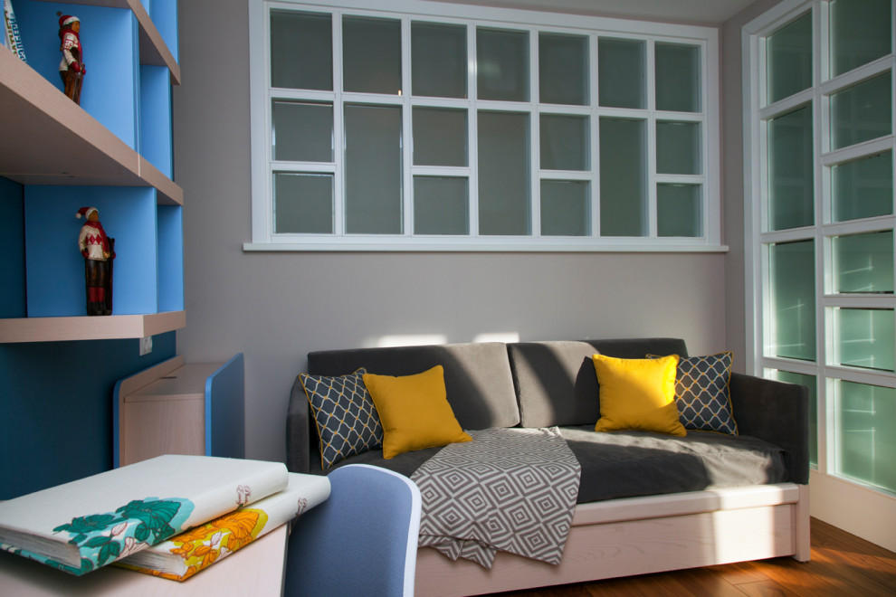 СОВРЕМЕННЫЙ ИНТЕРЬЕР С АНТИКВАРНЫМ КОМОДОМ