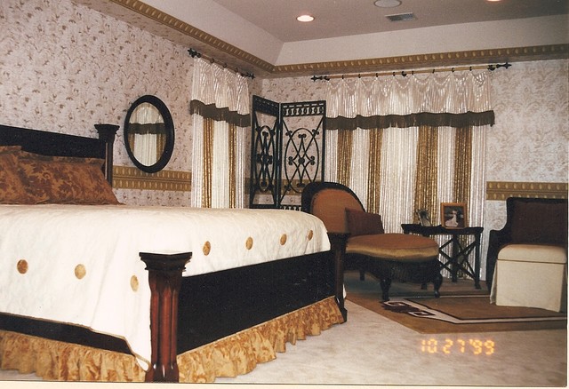 Bedding traditional-bedroom