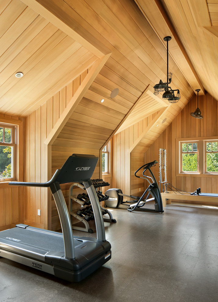 Photo of a traditional home gym in San Francisco.