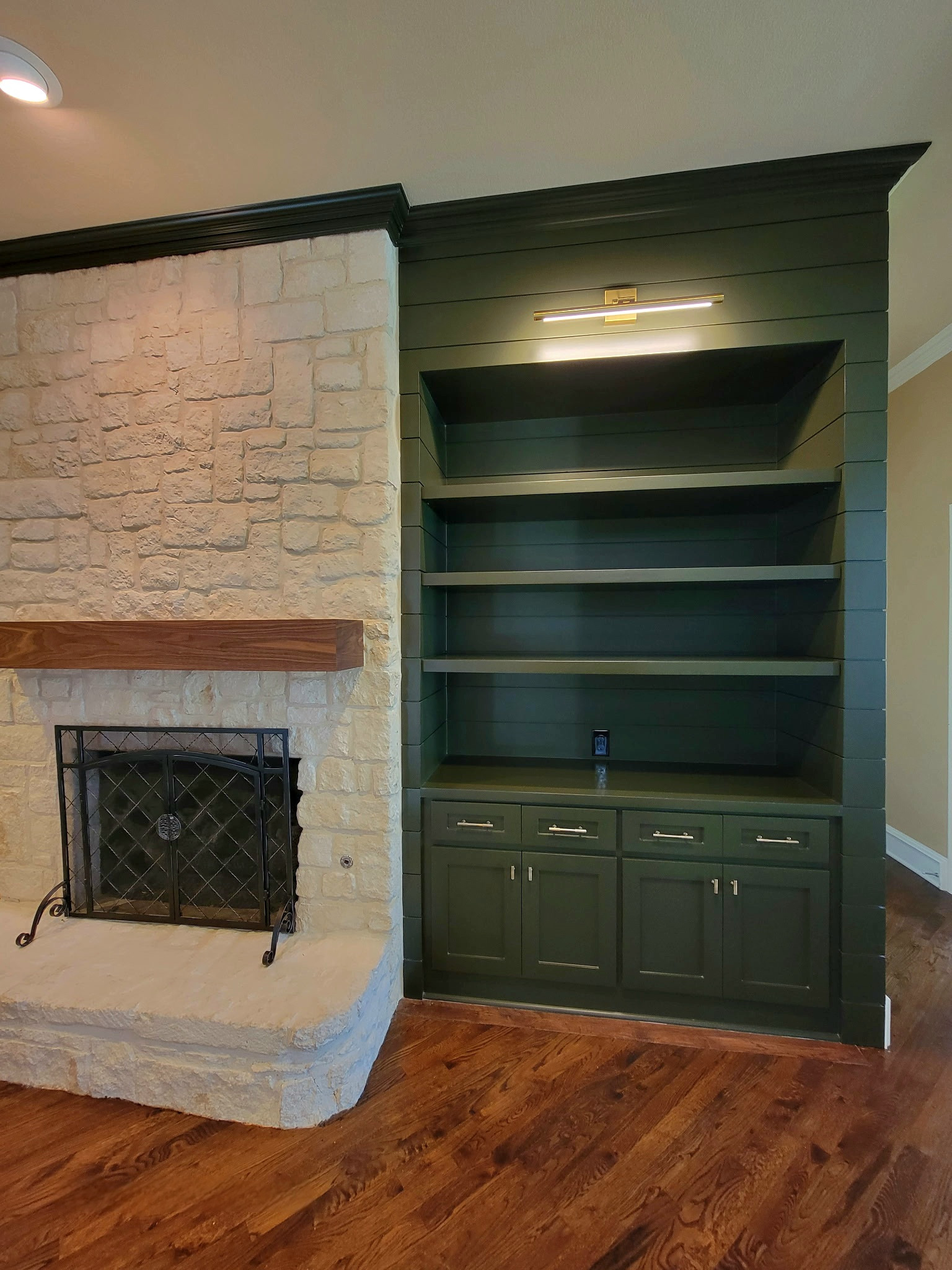 CUSTOM BOOKSHELVES