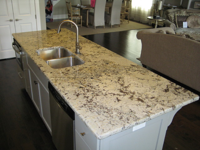 Kitchen: Alaska White granite - Clásico - Cocina - Nueva Orleans - de