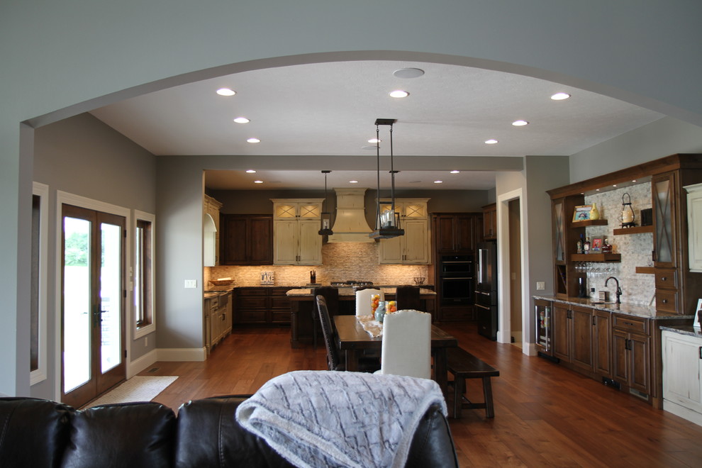 Example of a transitional kitchen design in Indianapolis