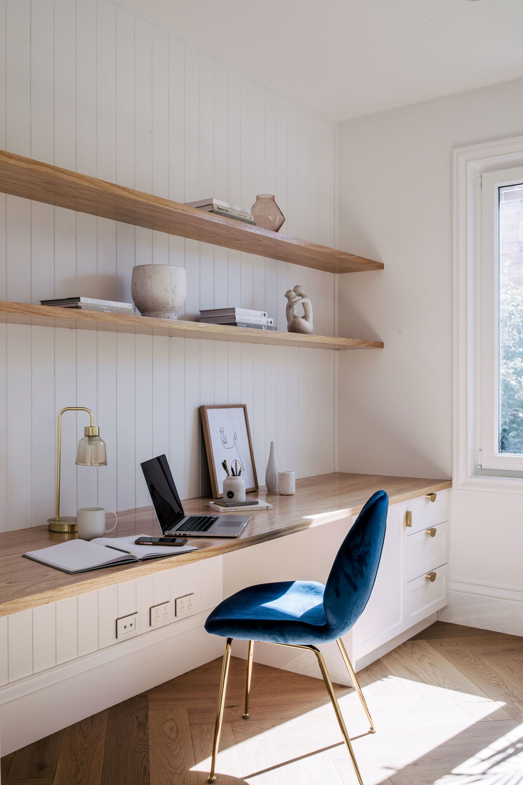 75 Beautiful Beach Style Home Office Ideas & Designs - May 2023 | Houzz AU