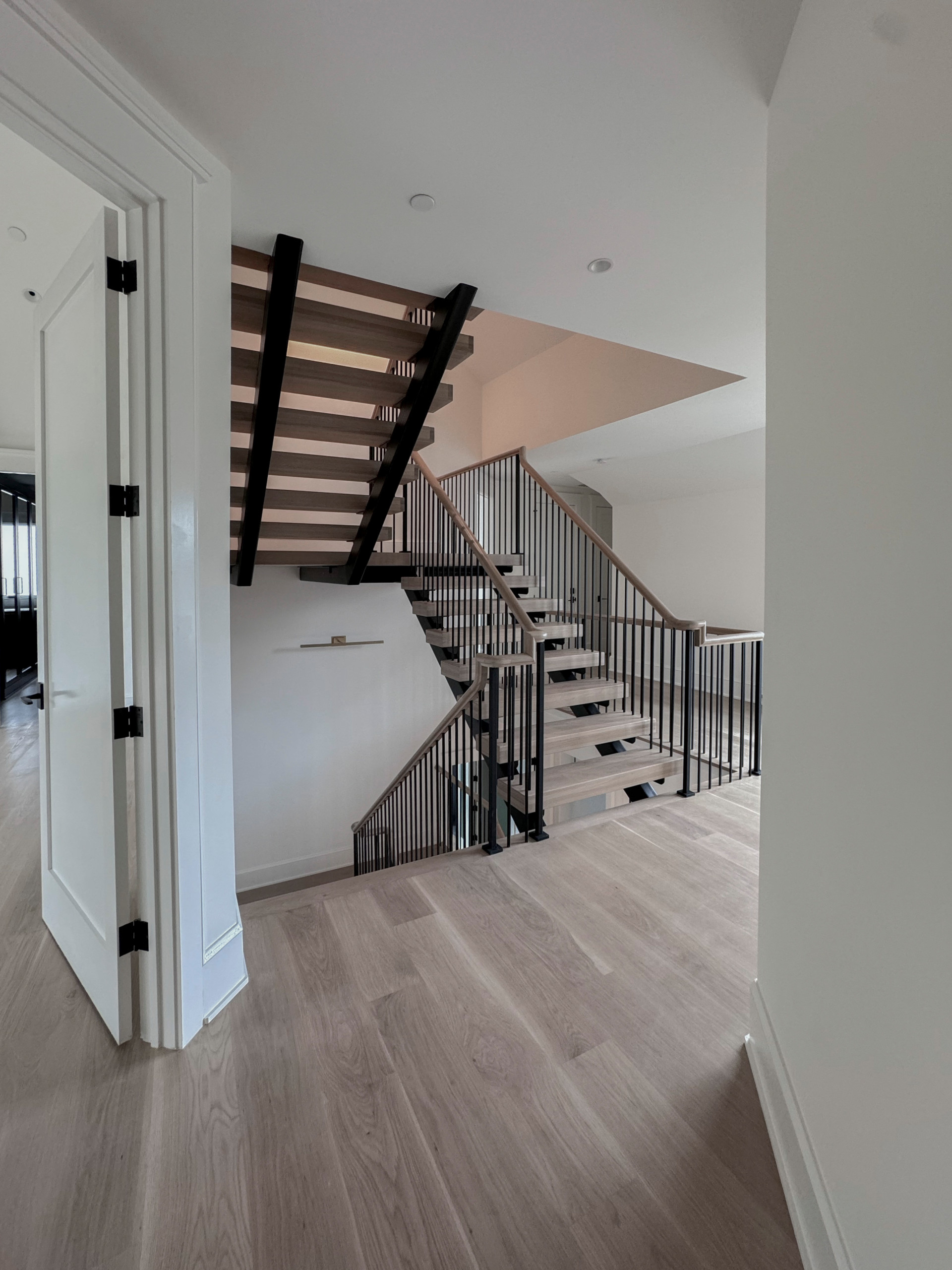 122_Modern Steel & Wood Floating Staircase, Arlington VA 22207