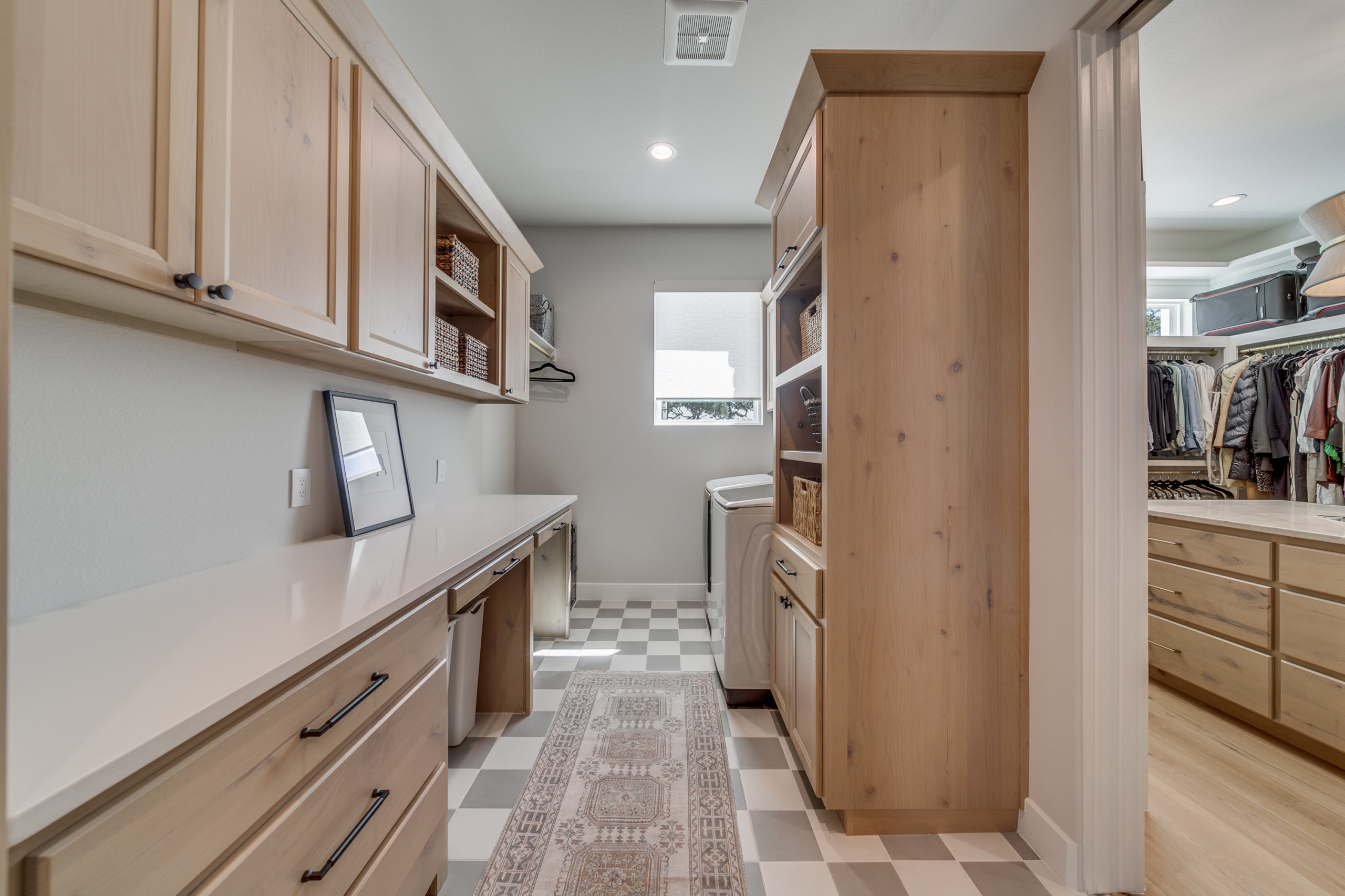 Modern European: 3,830 ft², 4 BR/3 BA/1 ST