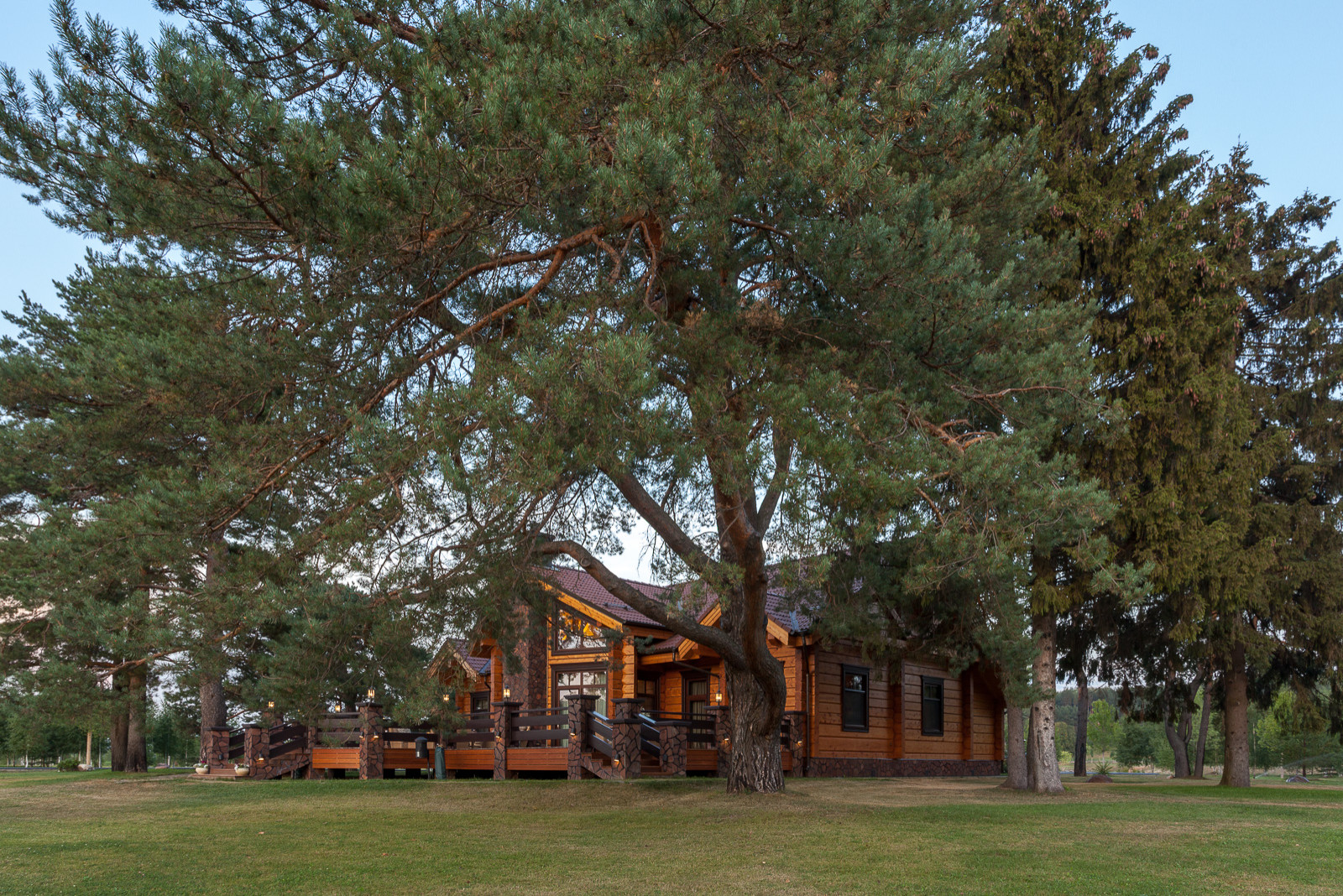 Деревянный дом в классическом стиле