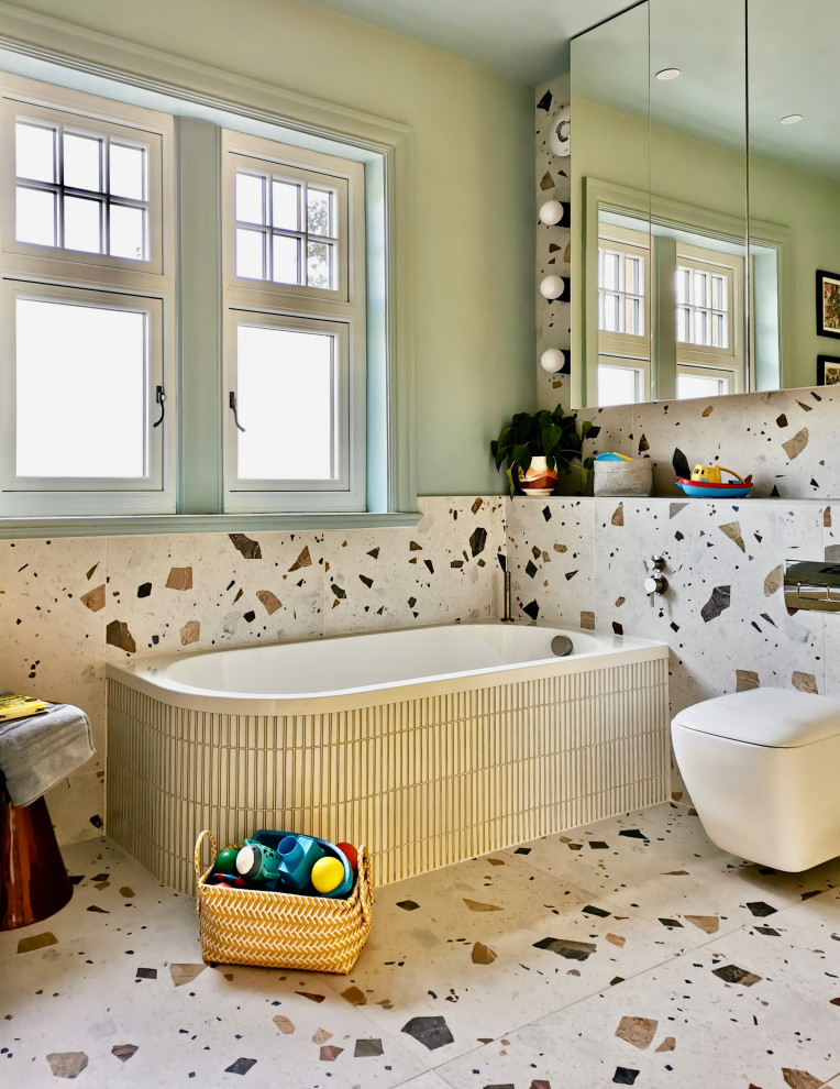 Idéer för att renovera ett mellanstort skandinaviskt vit vitt badrum för barn, med grå skåp, ett platsbyggt badkar, en öppen dusch, en vägghängd toalettstol, flerfärgad kakel, porslinskakel, blå väggar, klinkergolv i porslin, ett integrerad handfat, bänkskiva i akrylsten, flerfärgat golv och med dusch som är öppen