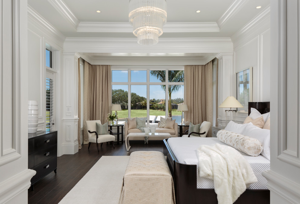 Example of a transitional home design design in Miami