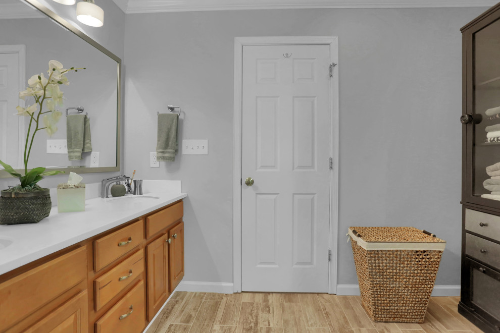 Bathroom - transitional bathroom idea