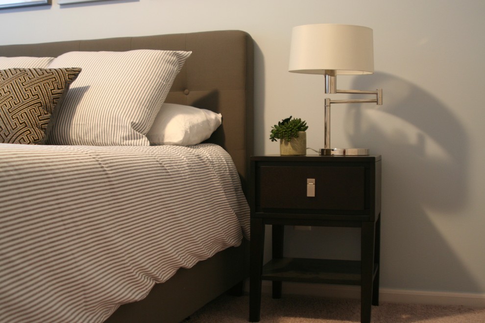 This is an example of a mid-sized transitional guest bedroom in Kansas City with grey walls, carpet and no fireplace.