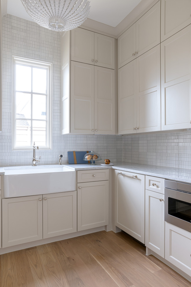 Transitional kitchen photo in Dallas