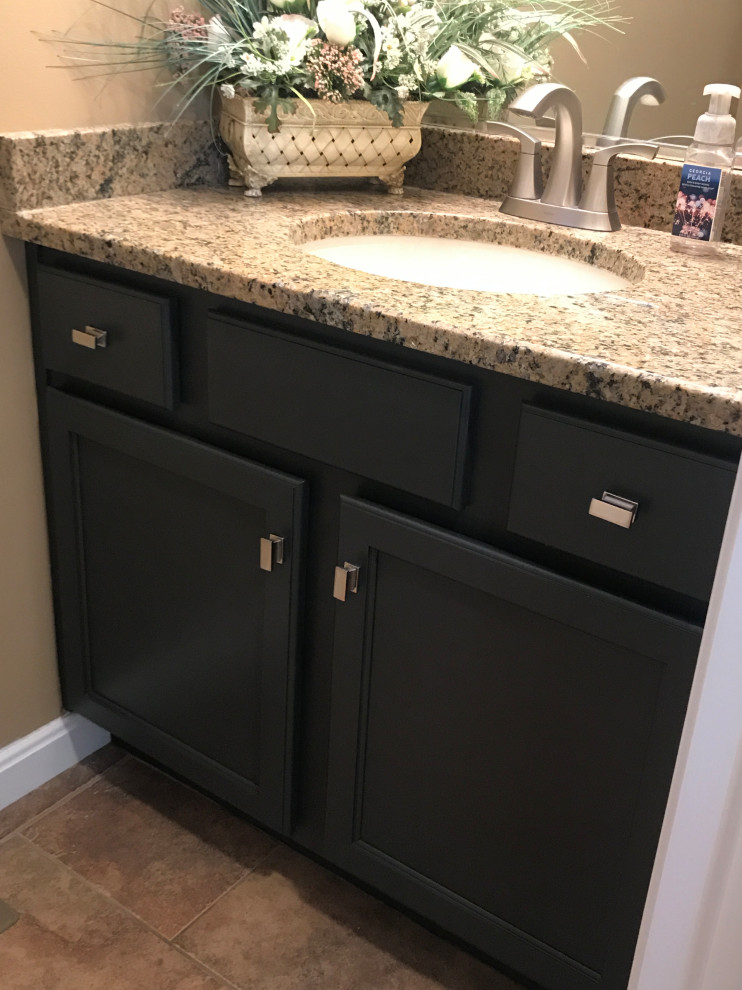 Home design - traditional home design idea in Cincinnati
