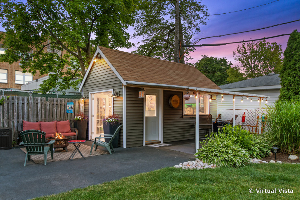 Design ideas for a mid-sized arts and crafts detached shed and granny flat in Chicago.