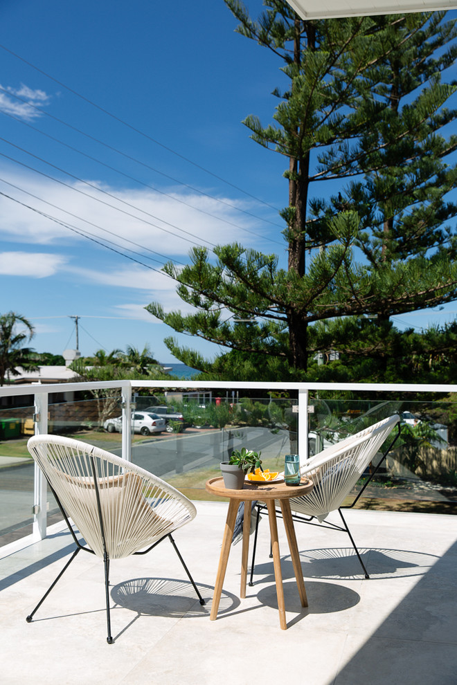 Inspiration for a small modern balcony in Sydney.