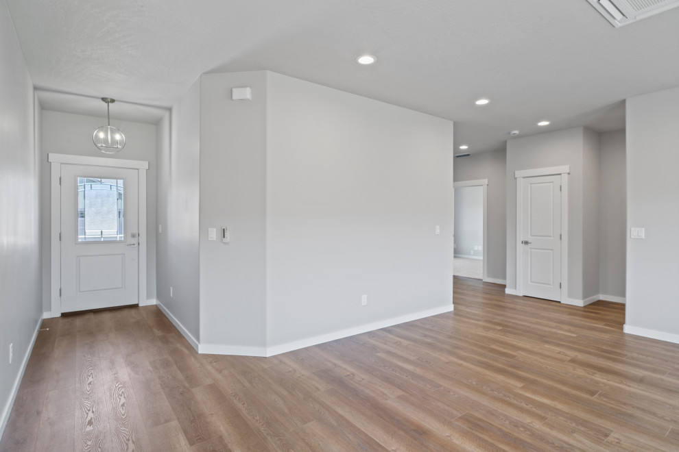 Entryway - transitional entryway idea