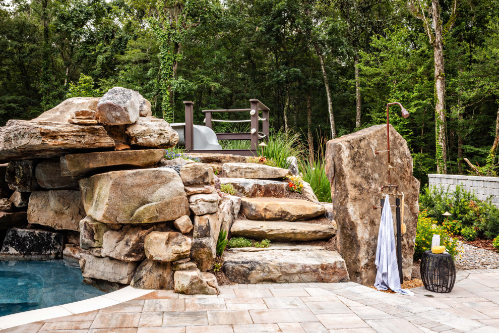 Example of a mountain style home design design in Jacksonville