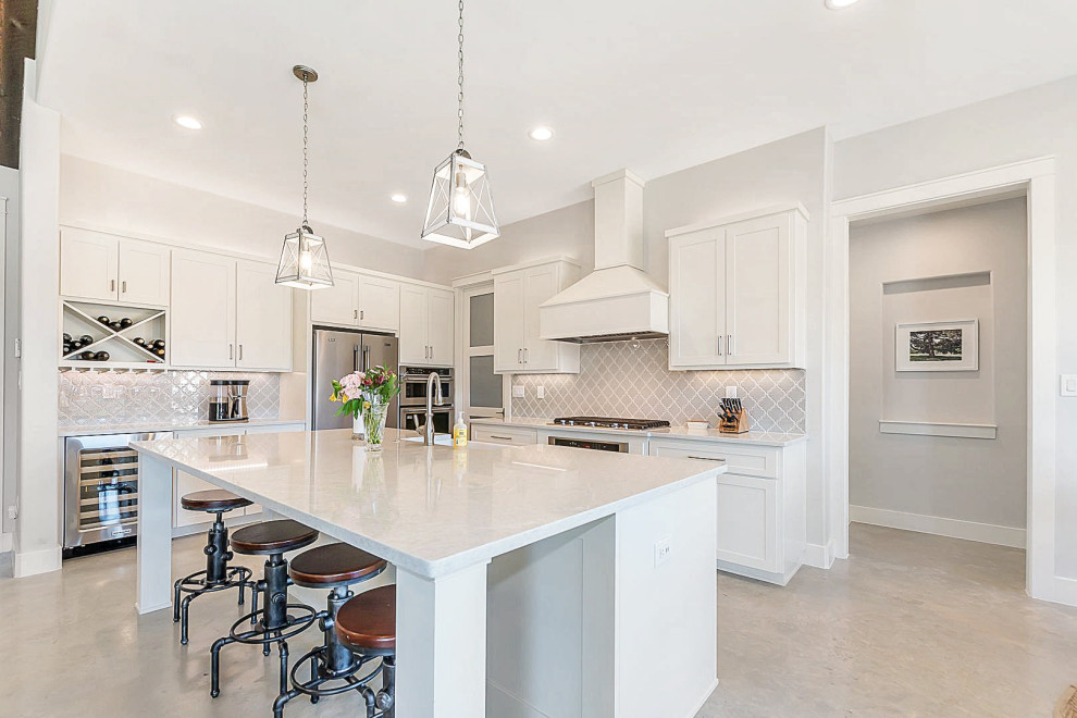 Kitchen - kitchen idea in Austin