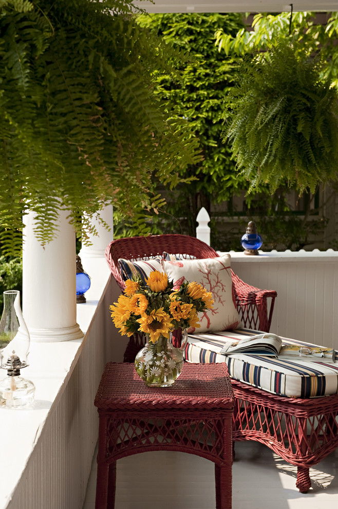 Inspiration for a mid-sized beach style front yard verandah in New York with a roof extension.