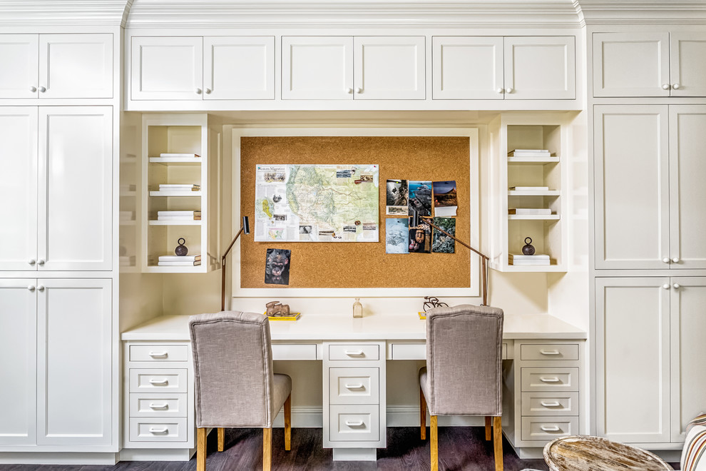 Design ideas for a traditional home office in Los Angeles.