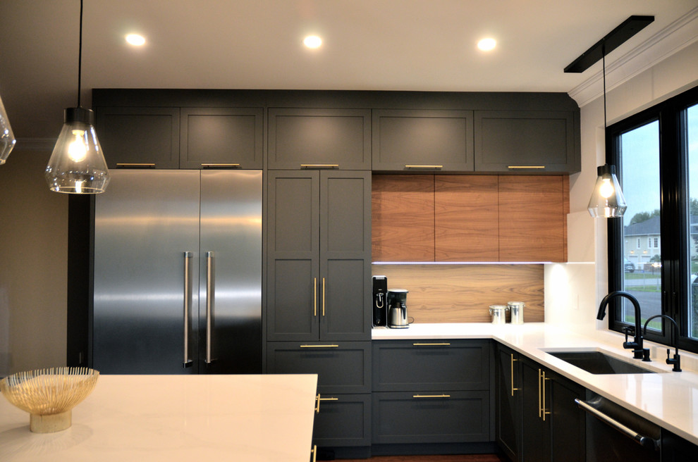 Inspiration for a transitional kitchen remodel in Ottawa