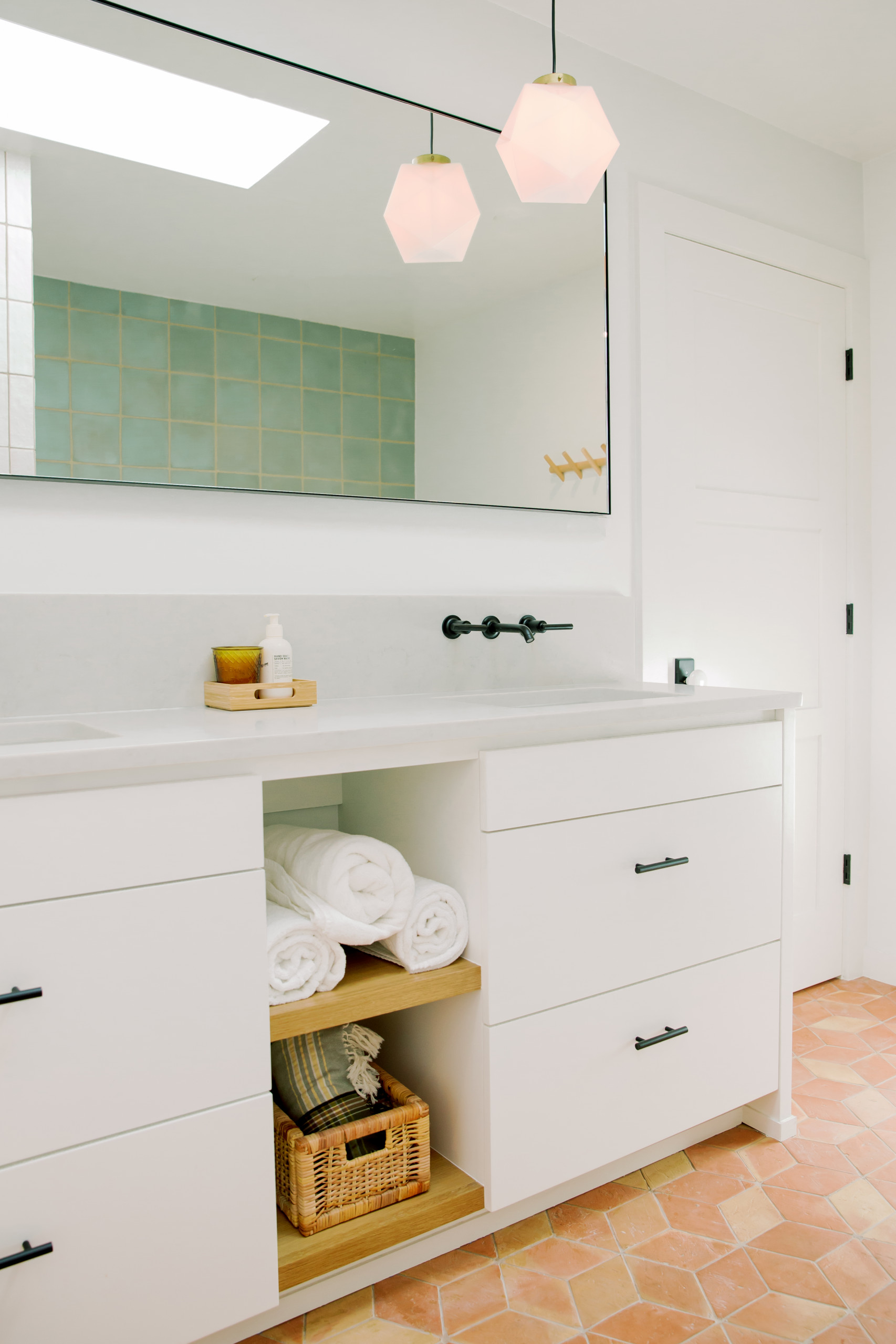 This Cool Teen Bathroom Features Bold Marble in 5 Different Spots