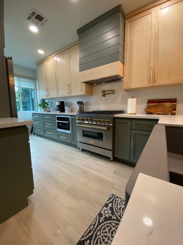 Folsom- Upscale Transitional Kitchen