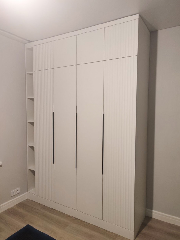 Распашные шкафы