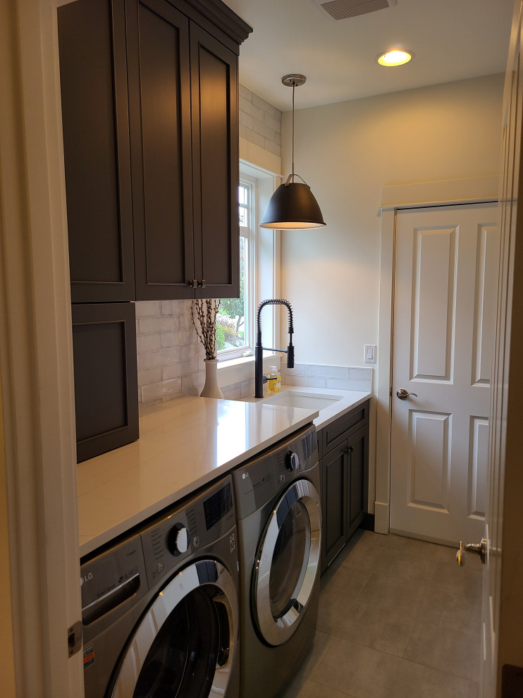 Small transitional single-wall utility room in Seattle.