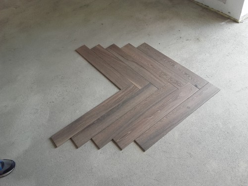 Posa a spina di pesce (gres effetto legno) Gres porcellanato effetto legno posa