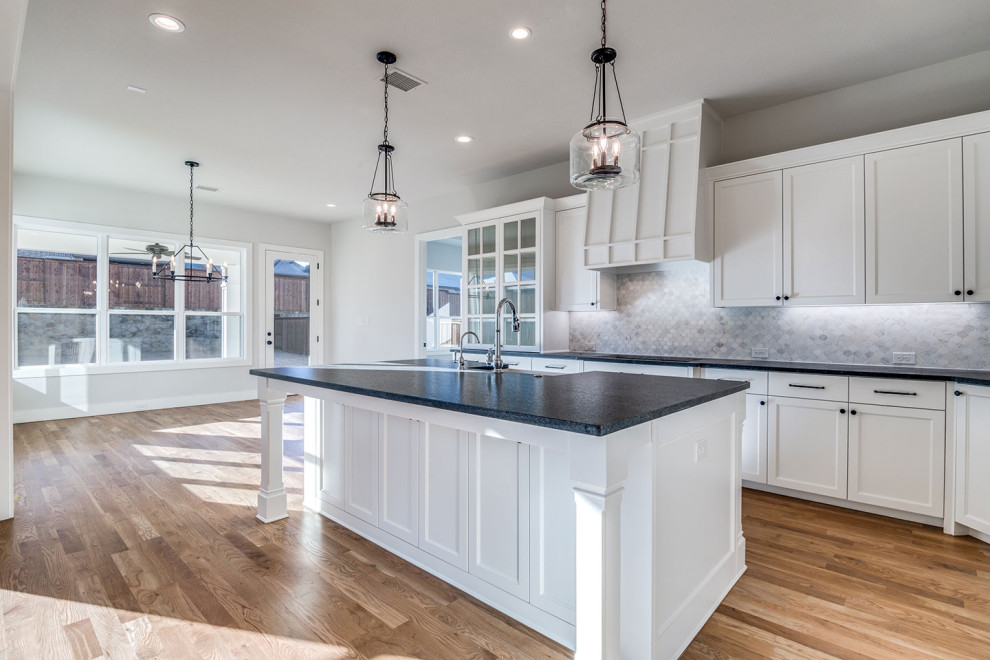 Inspiration for a transitional kitchen remodel in Dallas
