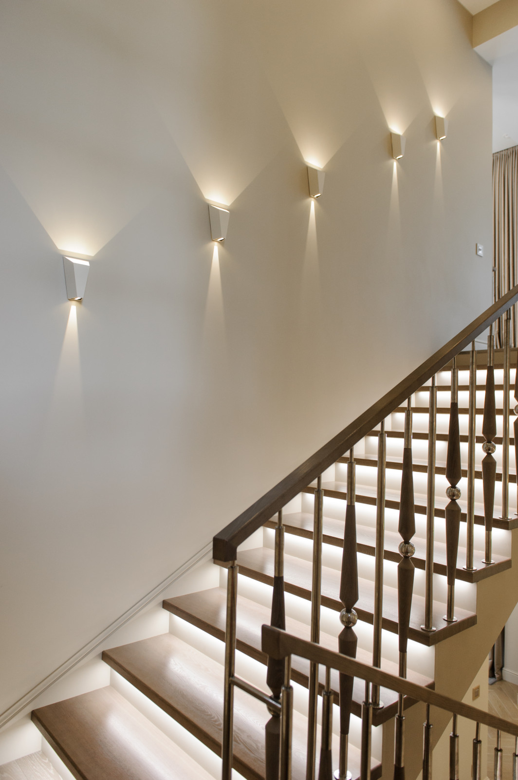 Холл, лестница