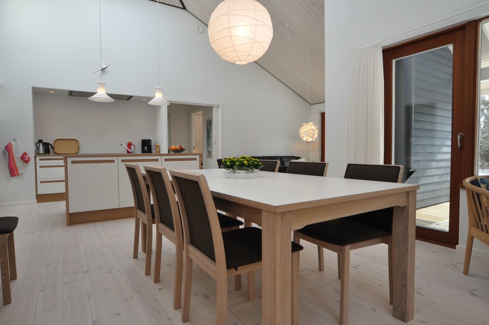 This is an example of a dining room in Esbjerg.