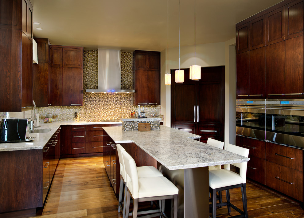 Example of a transitional kitchen design in Orange County