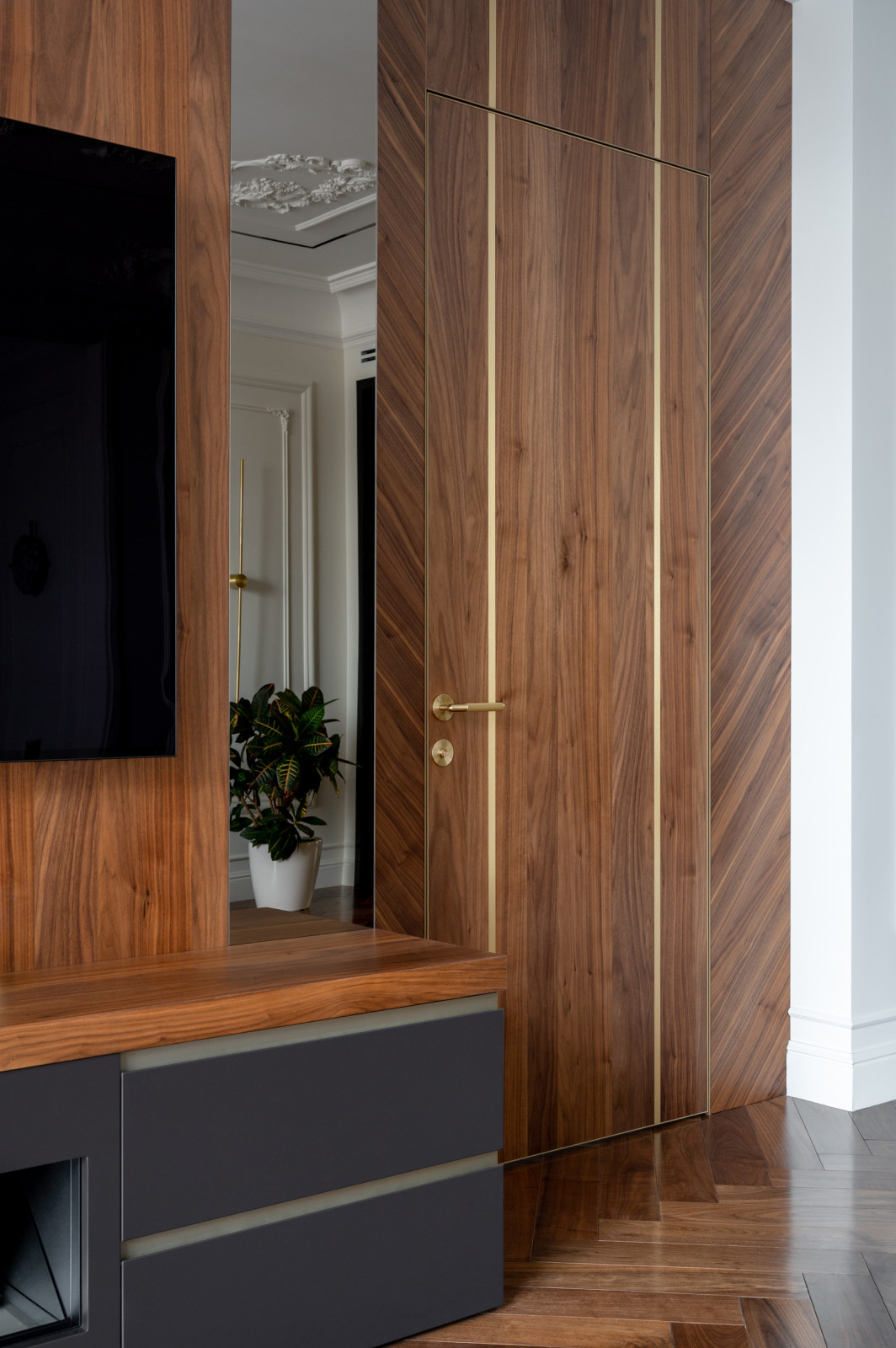 Мебель в гостиную со шпоном американского ореха