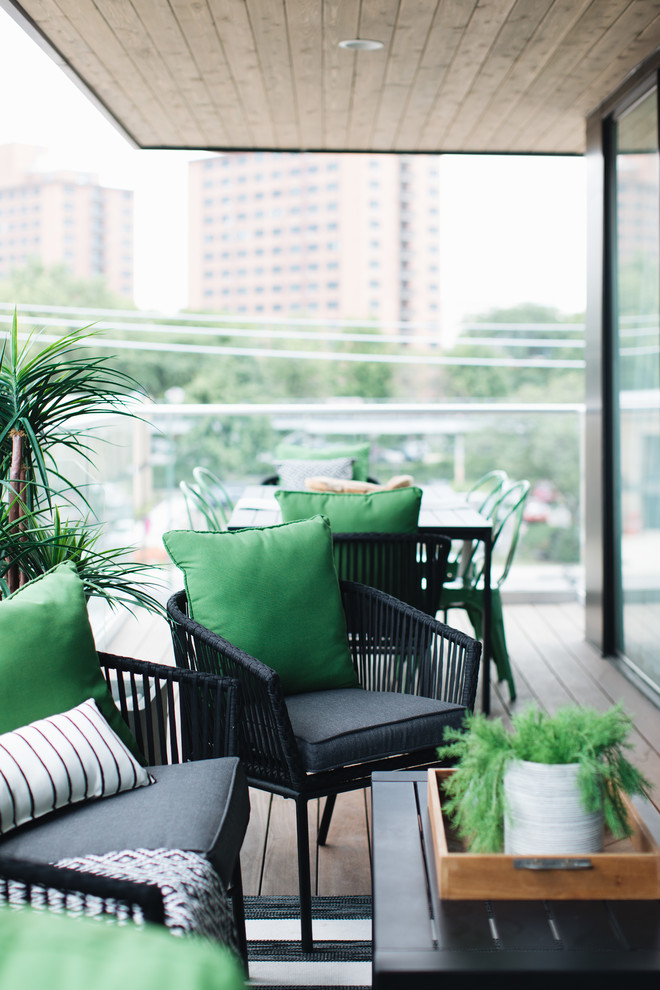 Inspiration for a transitional home design remodel in Chicago