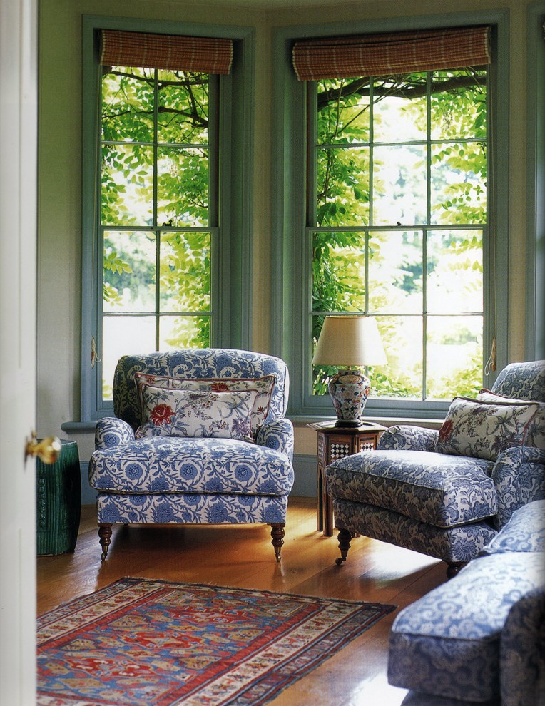 Design ideas for a traditional living room in New York.