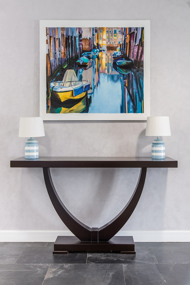 Дом в спальном районе