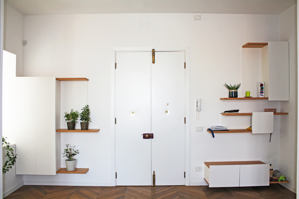 This is an example of a contemporary entryway in Bologna with a double front door and a white front door.