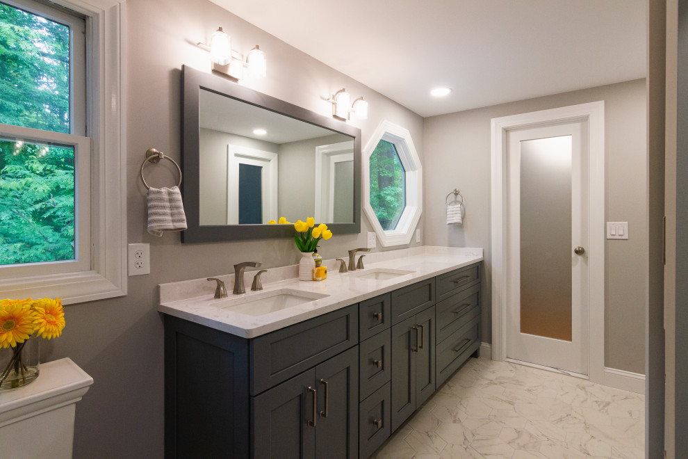 Example of a mid-sized transitional master green tile and ceramic tile porcelain tile, white floor and double-sink sliding shower door design with shaker cabinets, gray cabinets, a two-piece toilet, an undermount sink, quartz countertops, white countertops, a niche and a built-in vanity