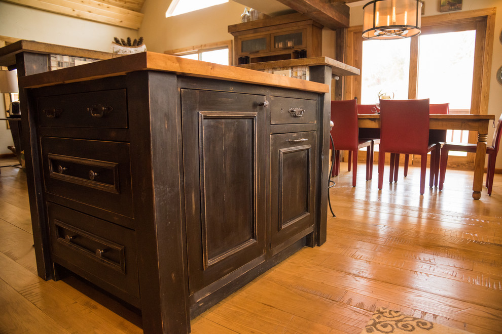 Inspiration for a rustic home design remodel in Denver