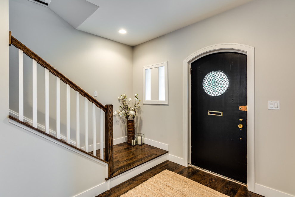 Transitional entryway photo in Chicago