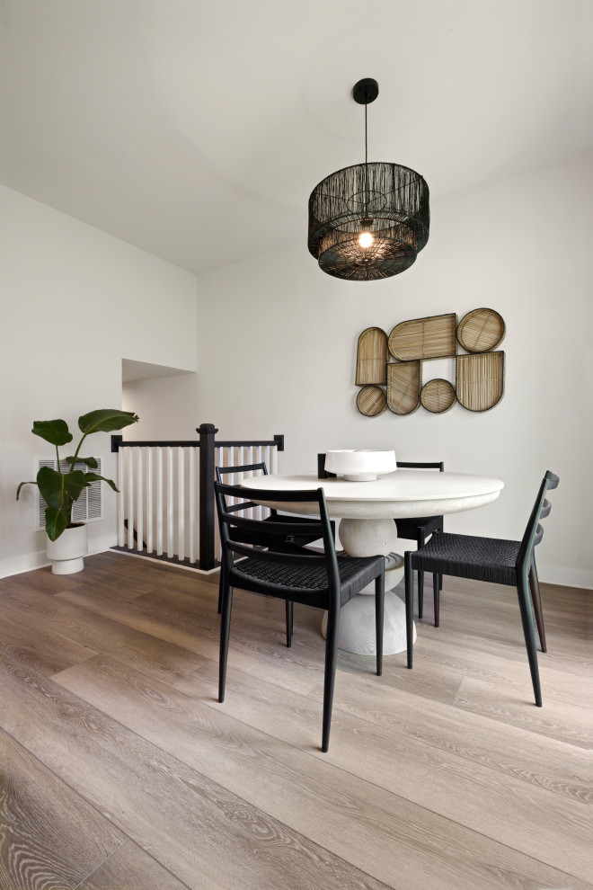 Inspiration för mellanstora skandinaviska kök med matplatser, med vita väggar, vinylgolv och beiget golv