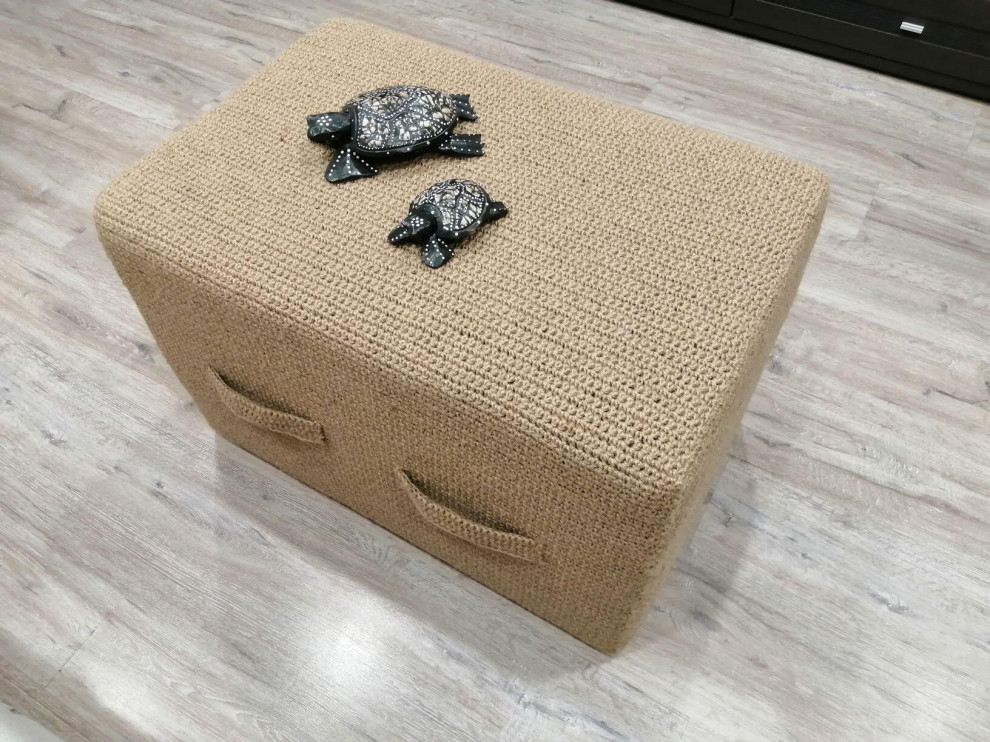 Выполненный проект. Вязаный пуф- журнальный столик.