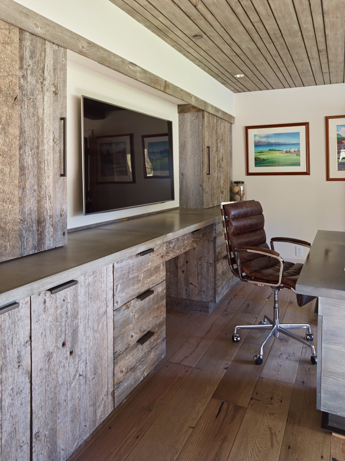 Transitional home design photo in Orange County