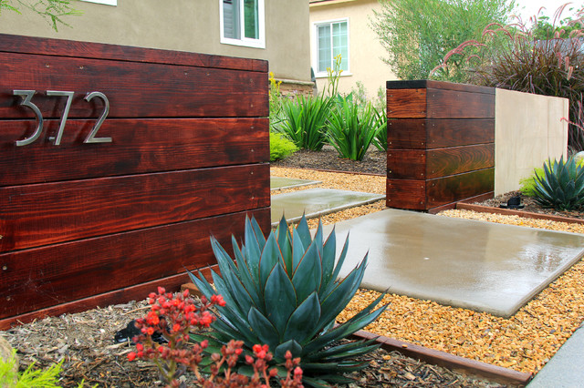 Long Beach Entry contemporary-garden