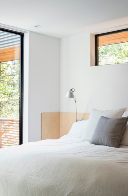 North Fork Bay House scandinavian-bedroom