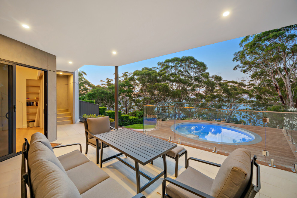 Small modern balcony in Sydney.